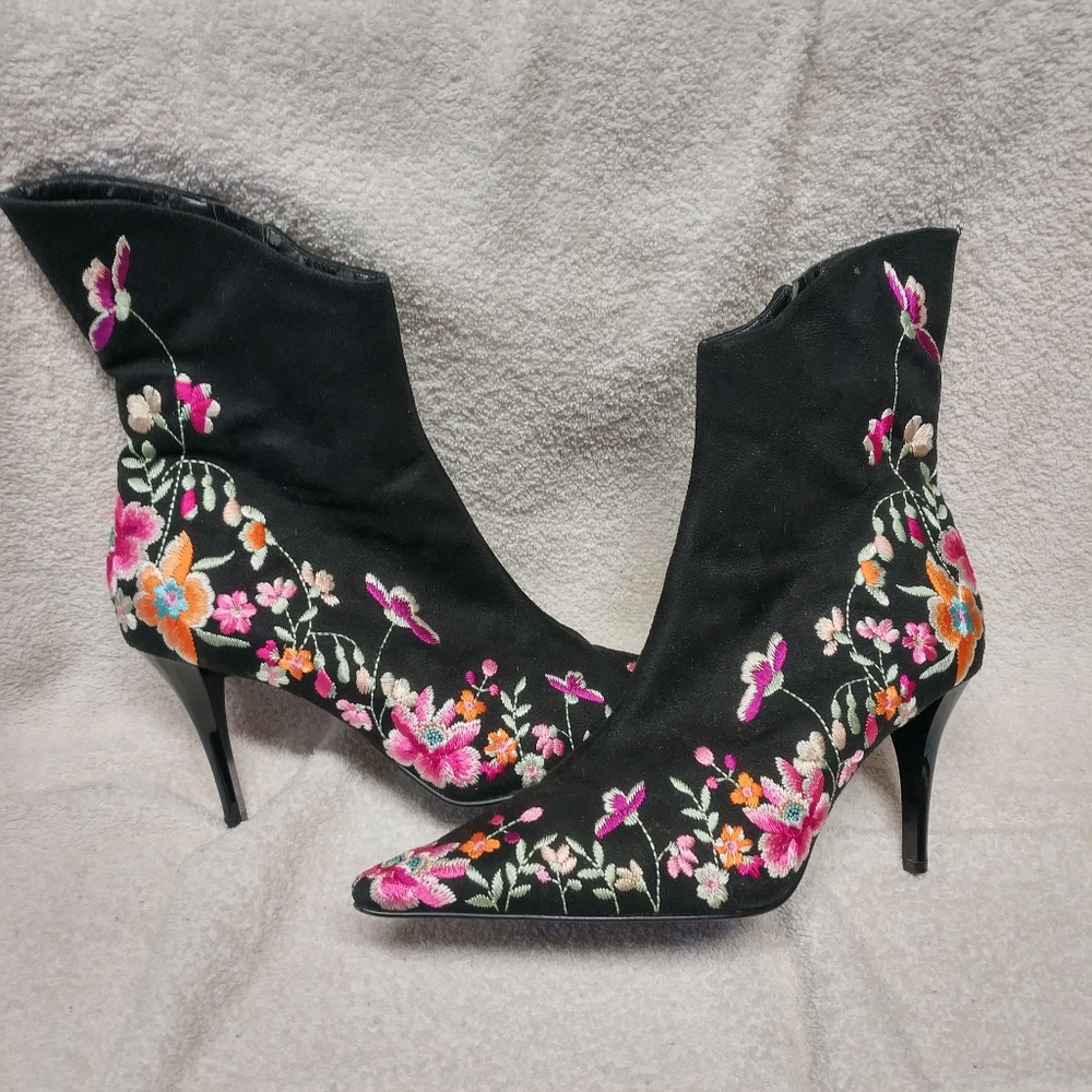 Beverly Johnson Black Suede w/Floral Embroidery